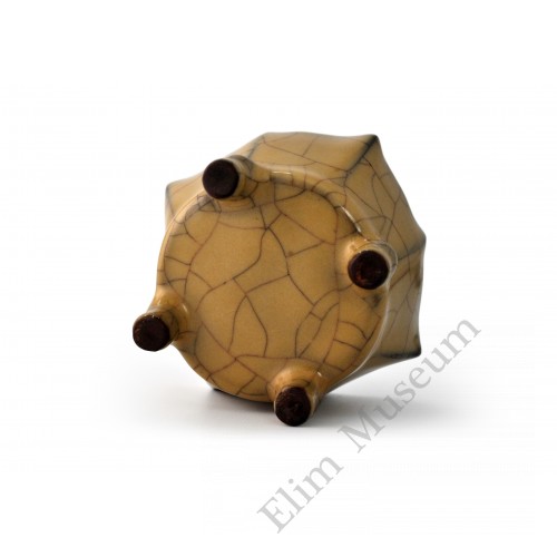 1411  An Octagonal shape Guan-Ware  brush-washer  